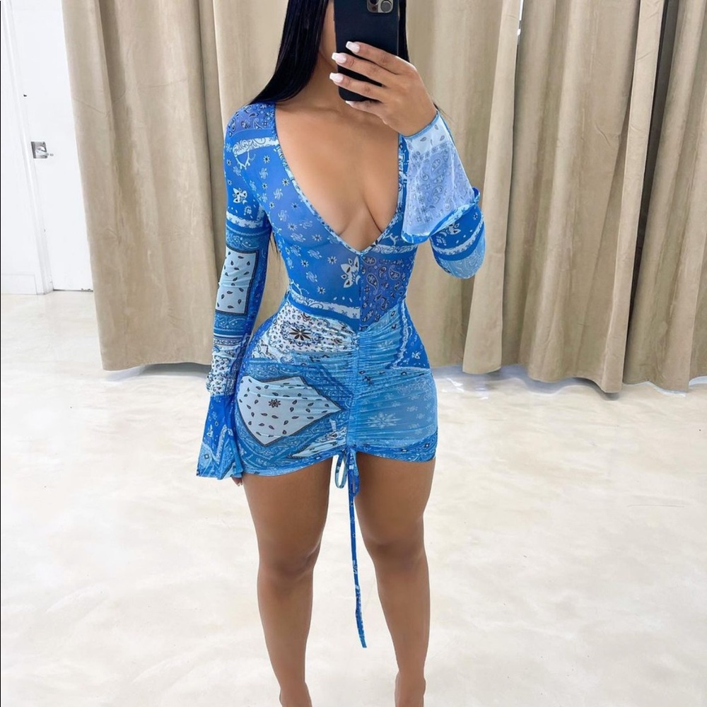 Paisley mesh mini dress. Blue